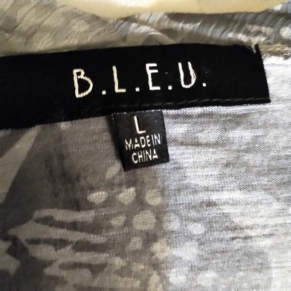 Light top by B.L.E.U. Like new L - Picture 3 of 5